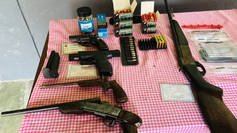 Armas apreendidas pelos agentes