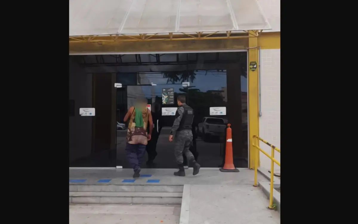 homem é preso por agredir a mãe