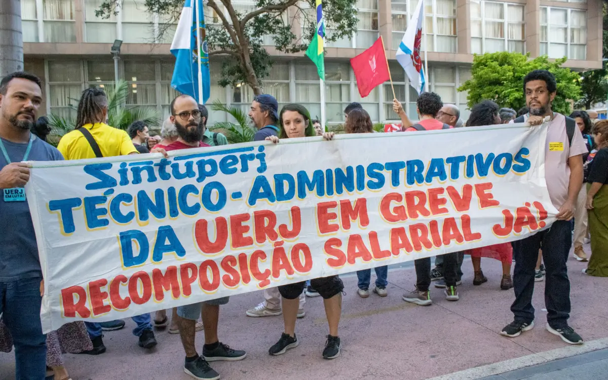 Manifestação de servidores e estudantes da UERJ