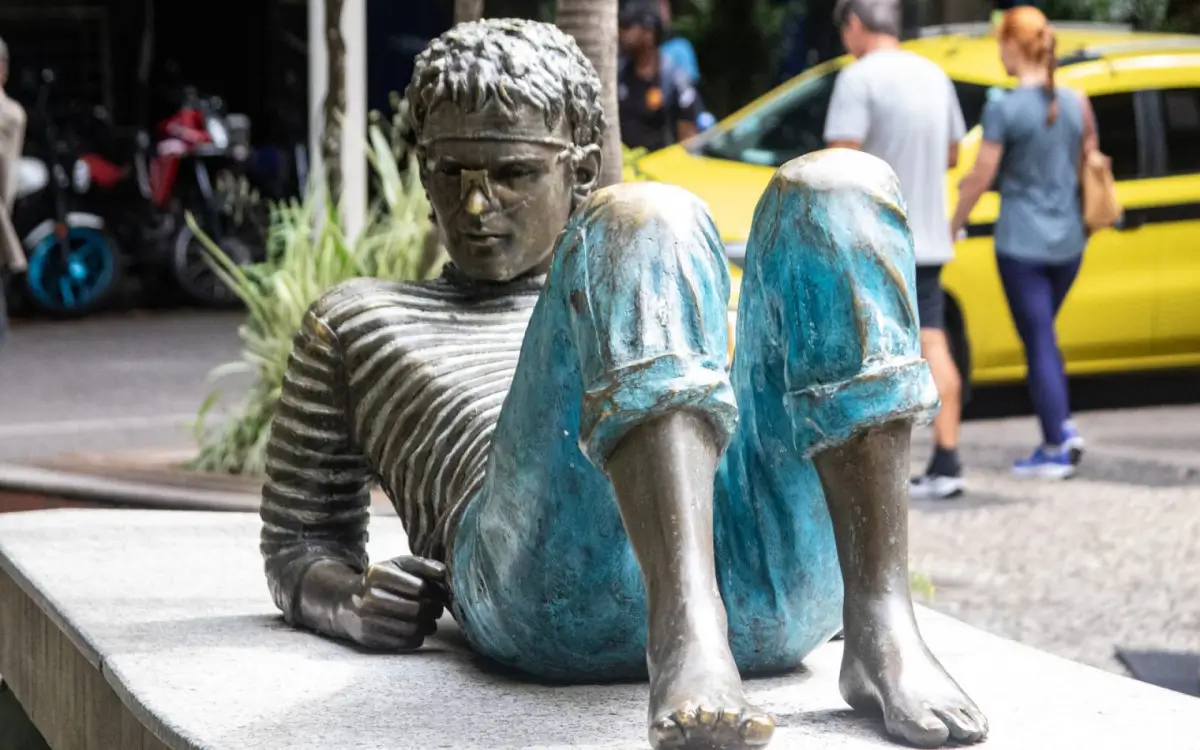 monumento de Cazuza é vandalizado
