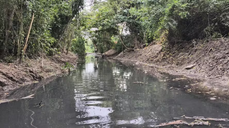 Obras de dragagem do Inea em Niterói