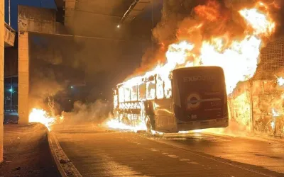Ônibus pegou fogo em São Cristóvão