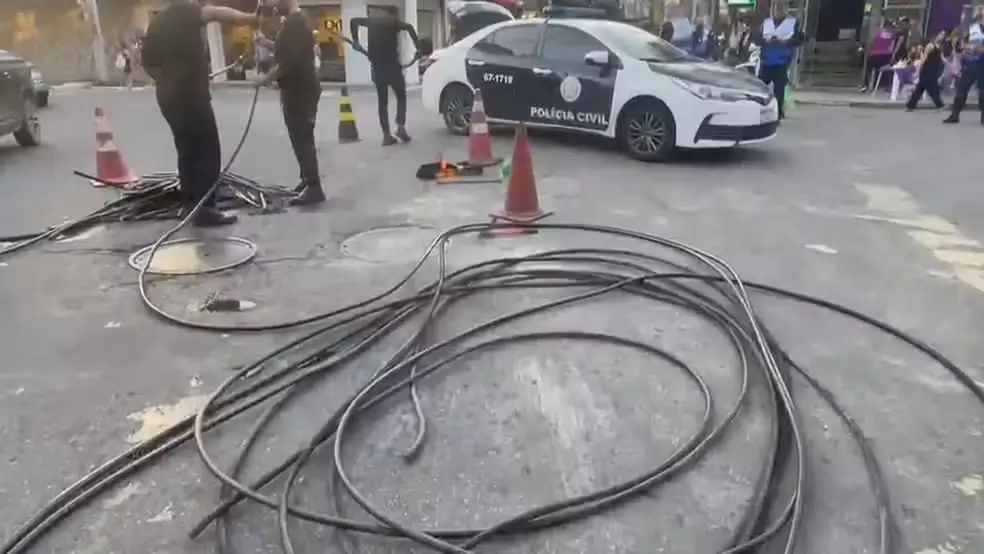 Polícia apreende cabos de cobre em Magé