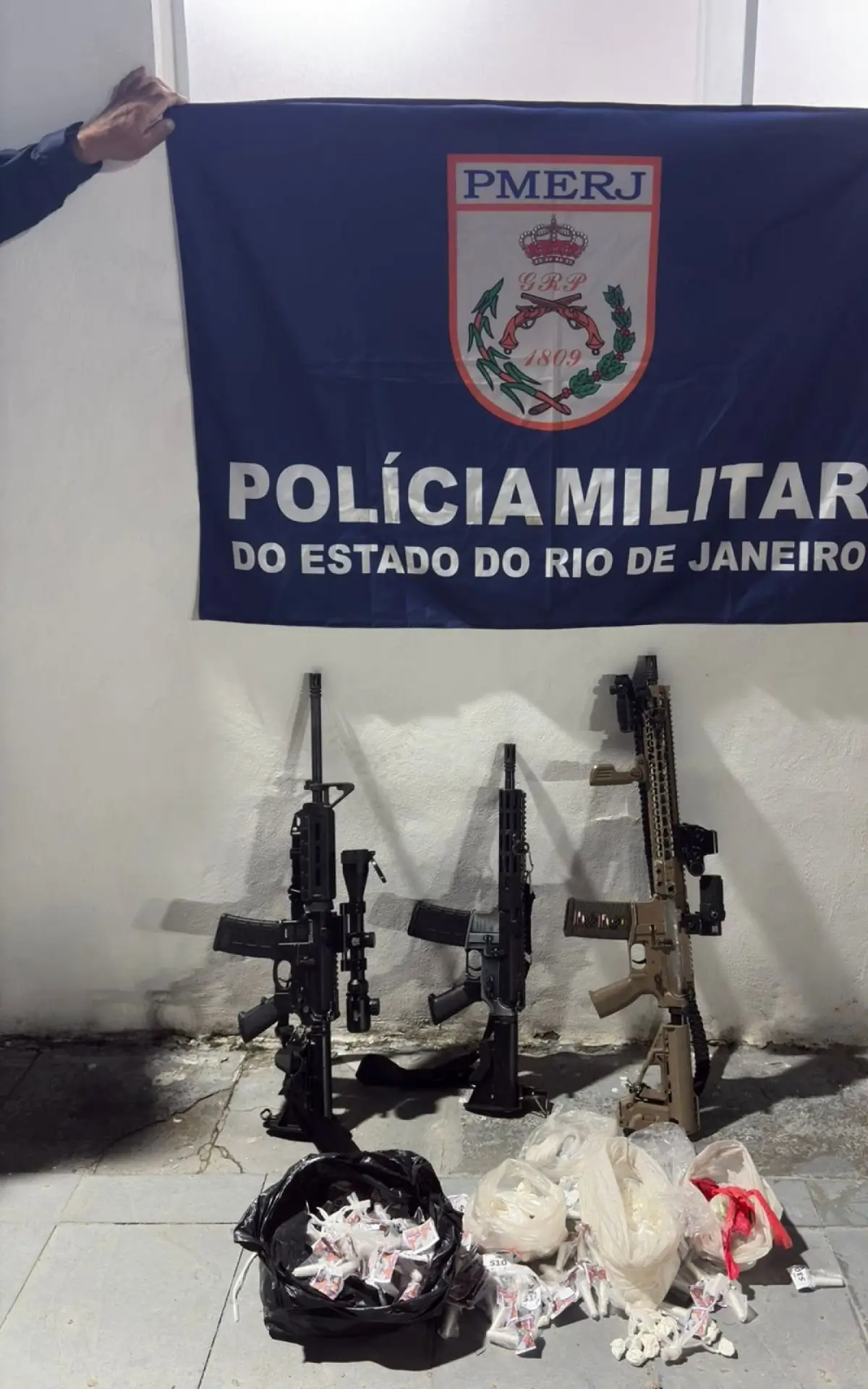 Polícia Militar apreende três fuzis em Duque de Caxias