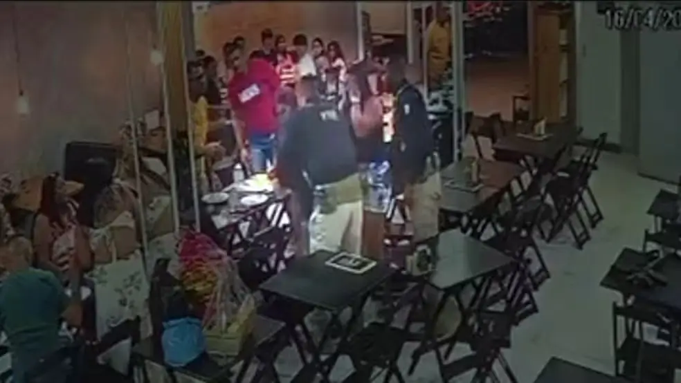 PRF salva criança engasgada com pedaço de pizza
