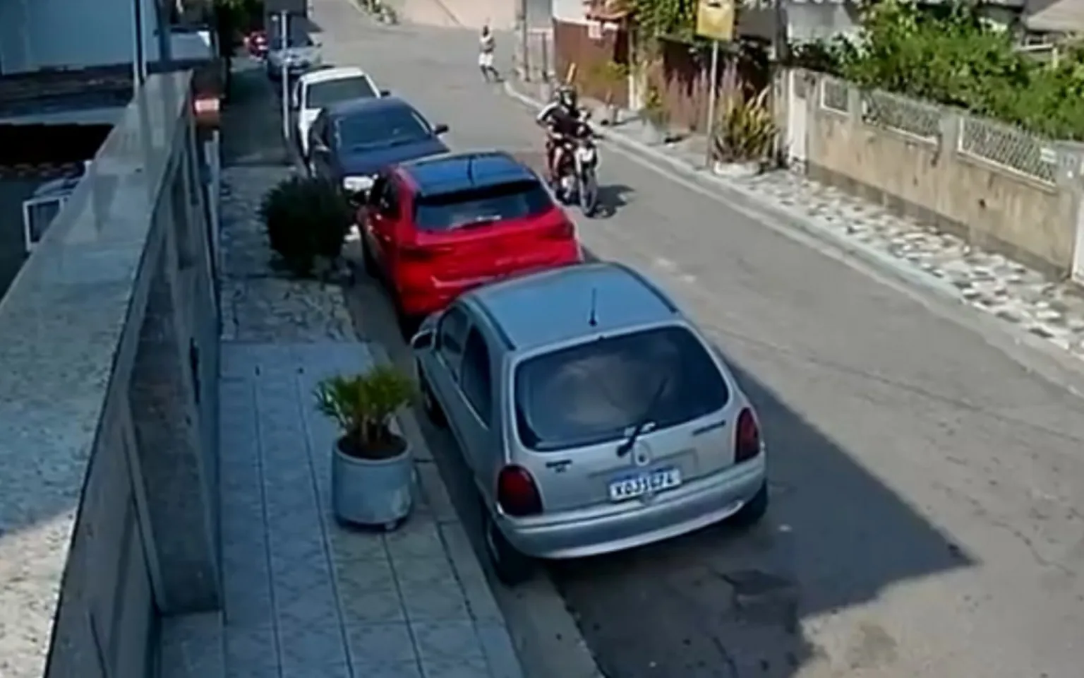 Rene Silva foi abordado por dois homens em uma moto