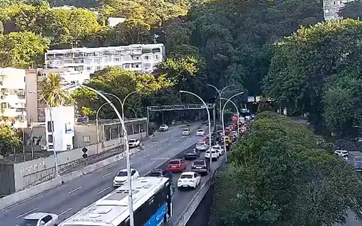 trânsito intenso no tunel rebouças