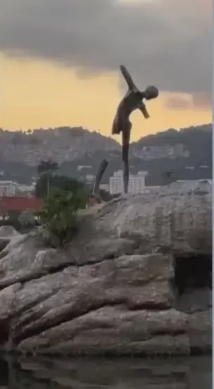 Vandalismo na escultura do Curumim