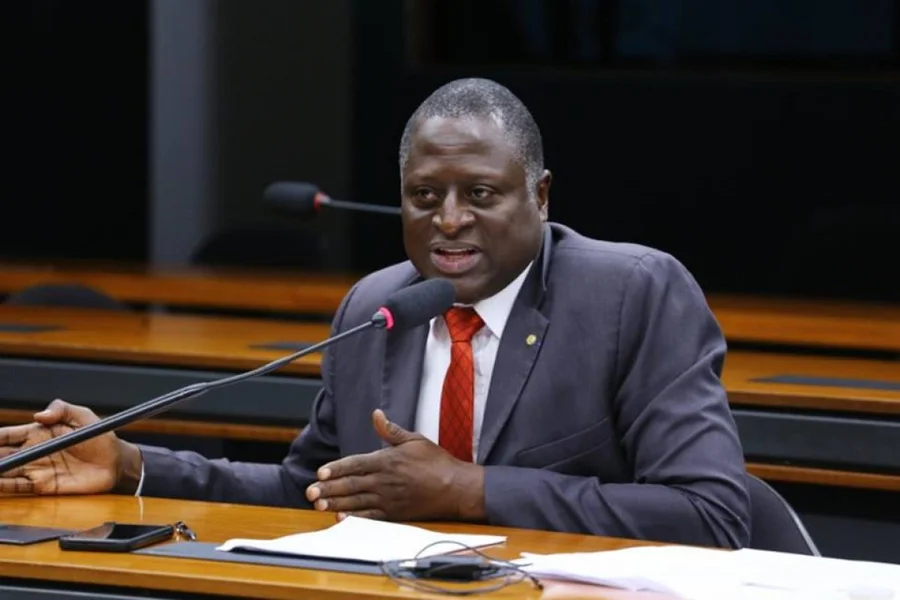 Deputado Hélio Negão