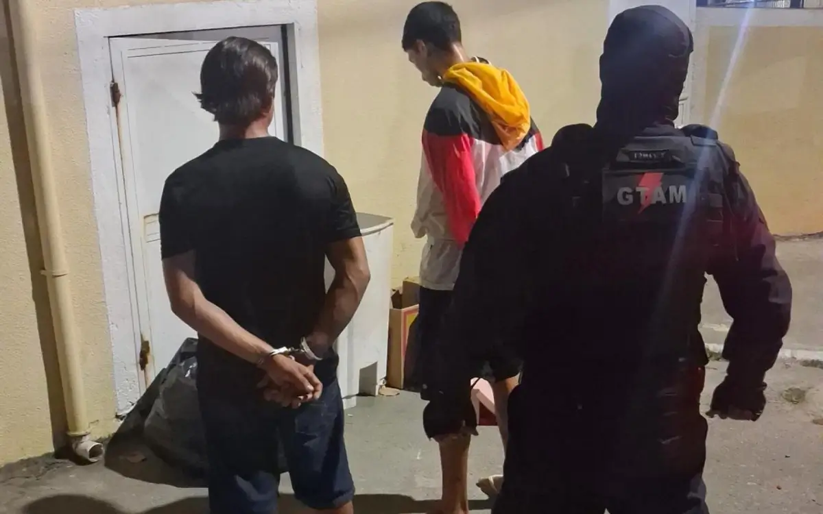 Dupla presa pela Guarda Municipal com moto furtada
