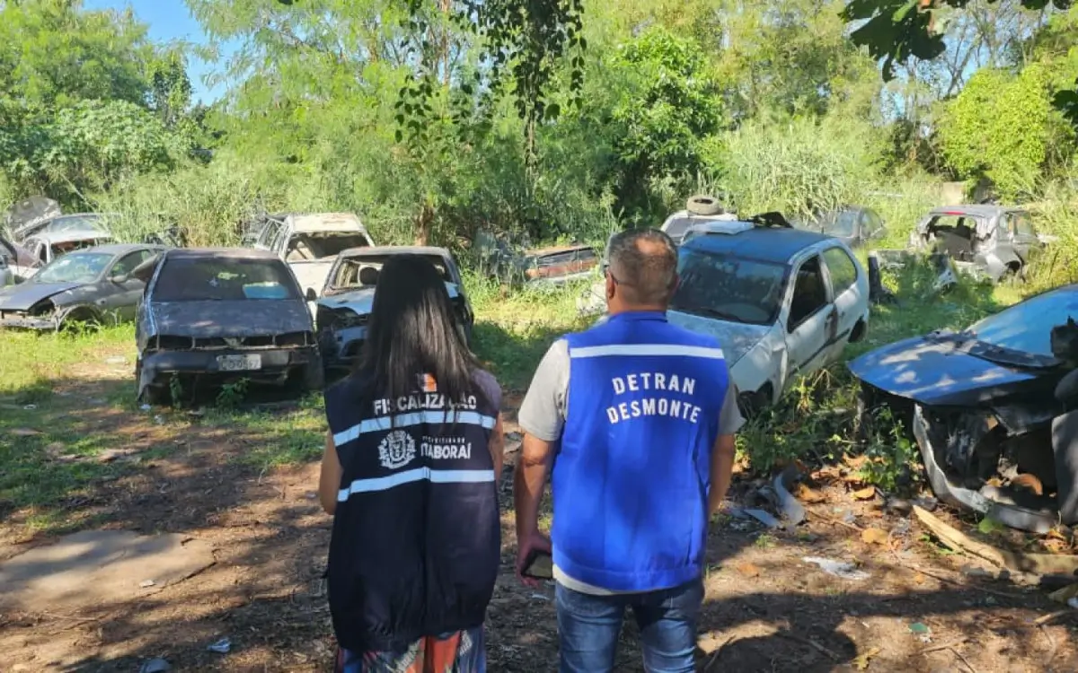 Cemitério de carros em Itaboraí
