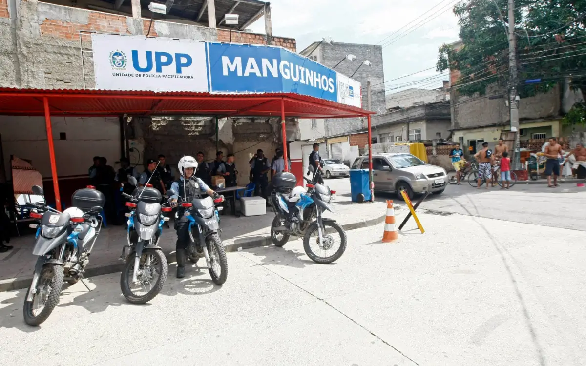 Corregedoria da PM investiga esquema de pagamento na UPP Manguinhos