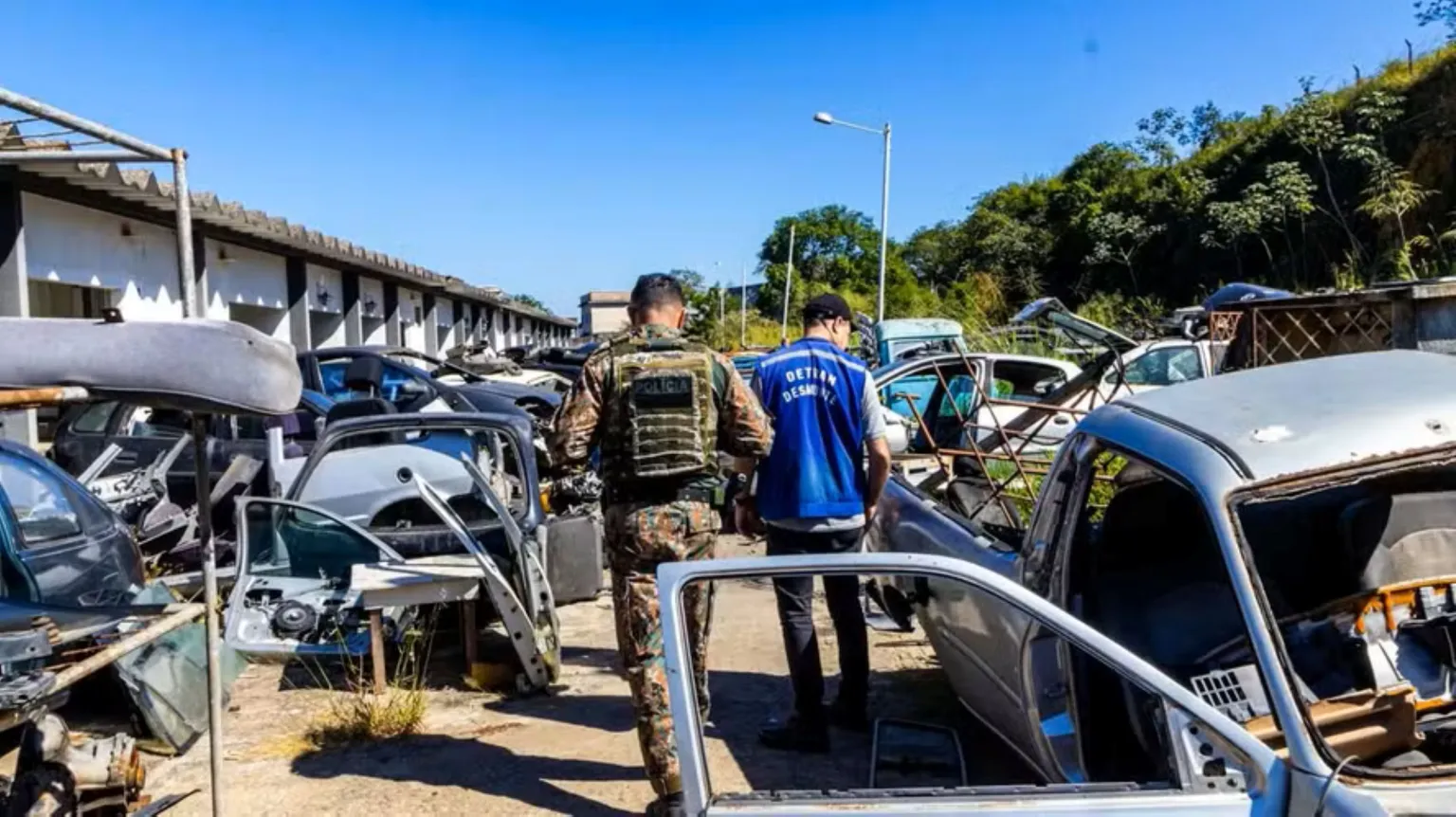 Ferro-velho funcionava em motel desativado em Barra do Piraí