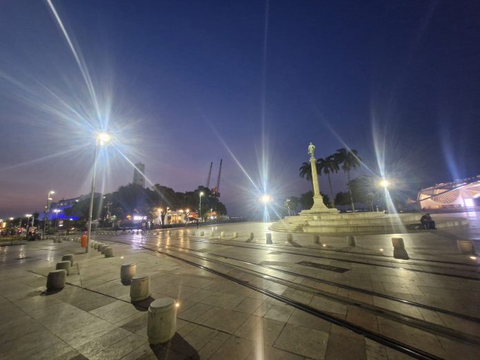 iluminação pública na Praça Mauá