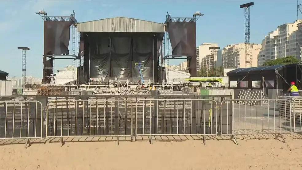 palco da Shakira em Copacabana
