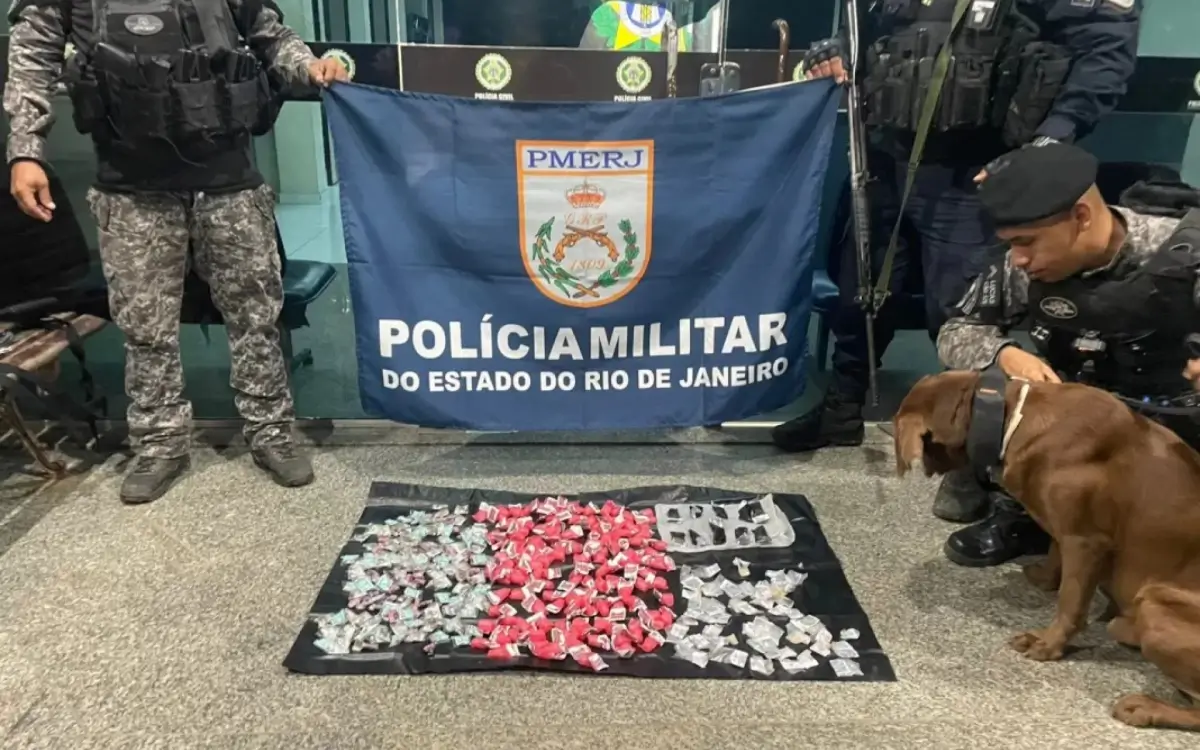PM apreende drogas no Buraco Quente
