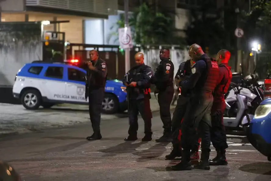 Policiais militares no Morro da Babilônia
