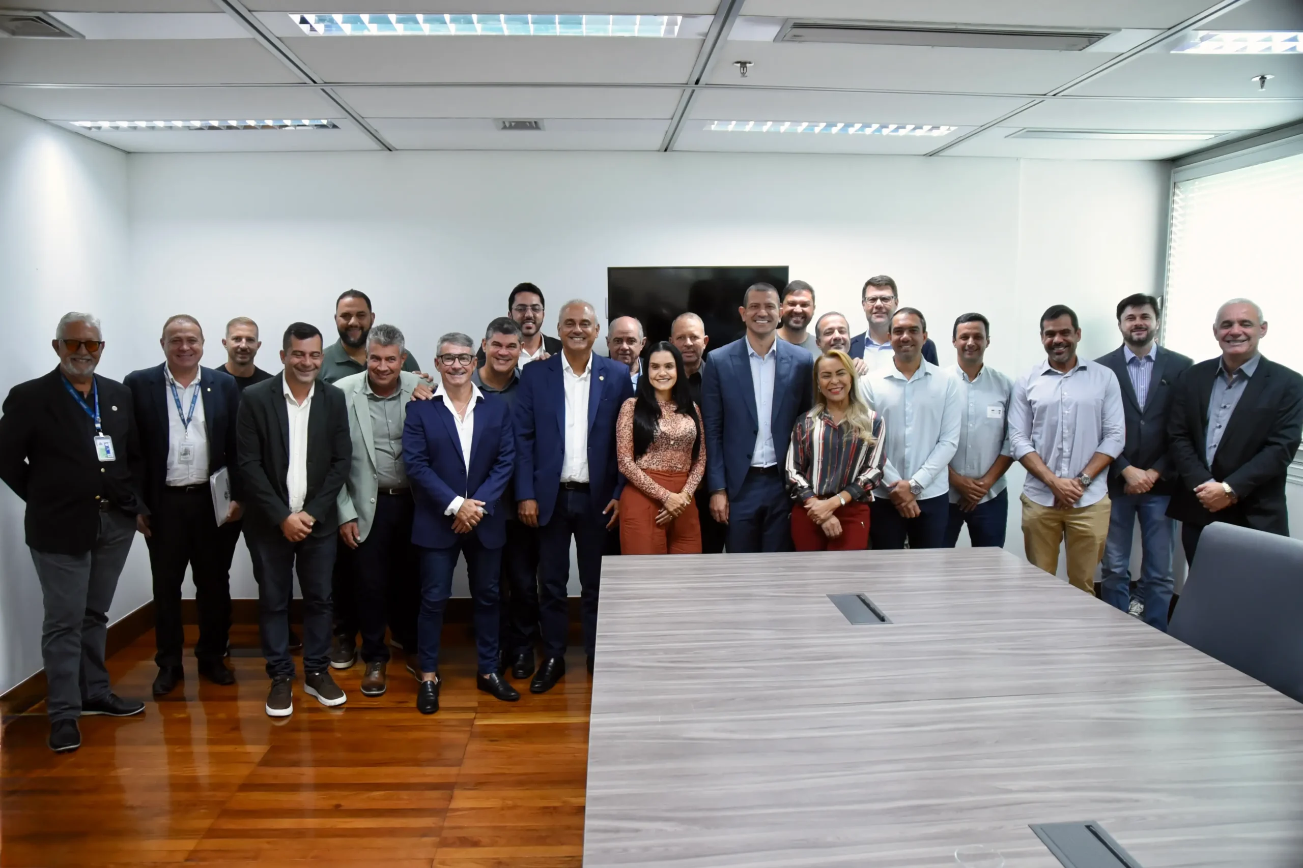 Presidente da Alerj se reúne com prefeitos de municípios do interior para fortalecer diálogo e ampliar auxílio oferecido às cidades afetadas pelas chuvas