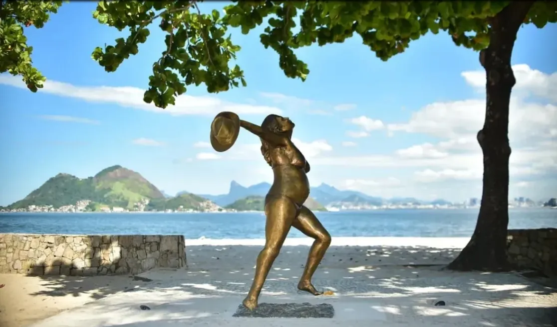 Estátua de Leila Diniz