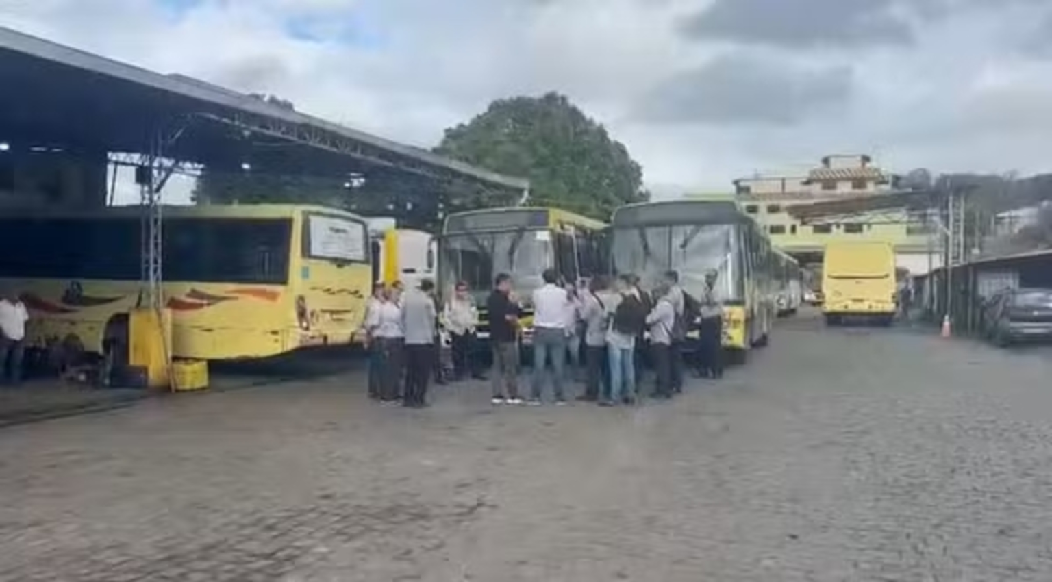 Itaperuna sem ônibus