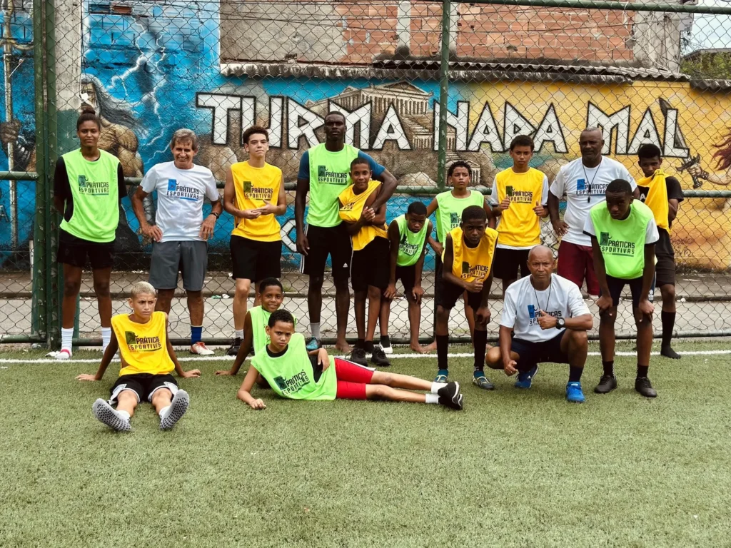 Turma de futebol do núcleo Cidade de Deus