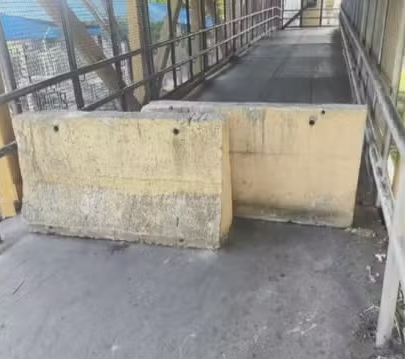 barricadas na Linha Amarela