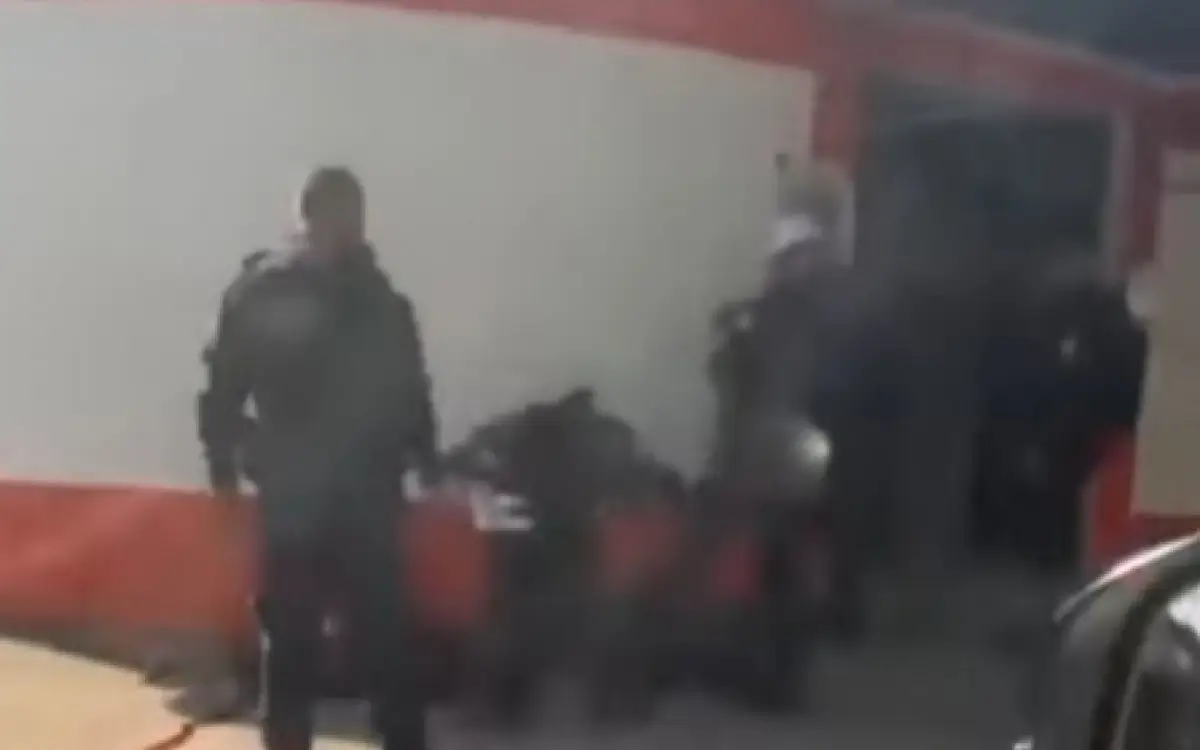 Homens foram encontrados na Rua Juranda, em Curicica