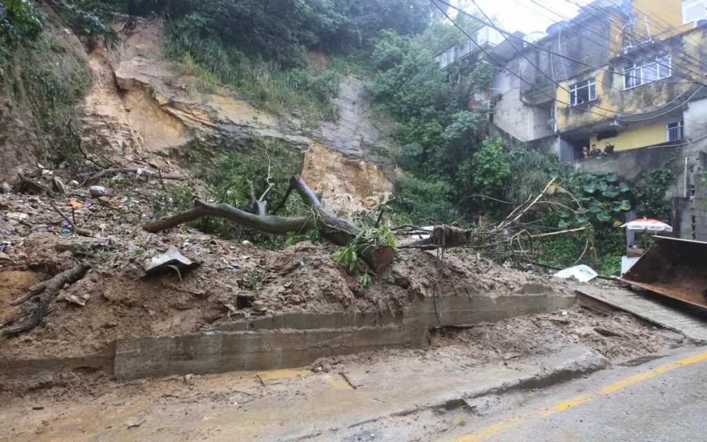 Desabamento na Rocinha