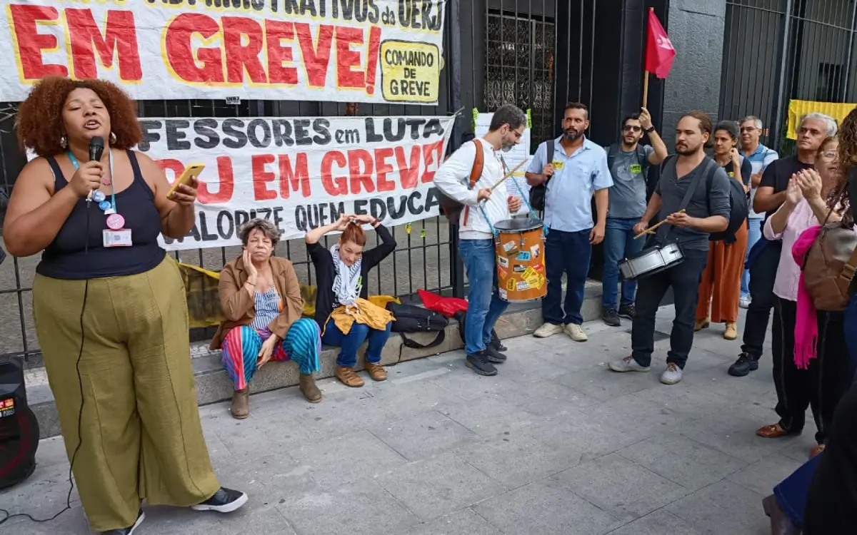 Grevistas da Uerj cobram investimentos e fim do impasse