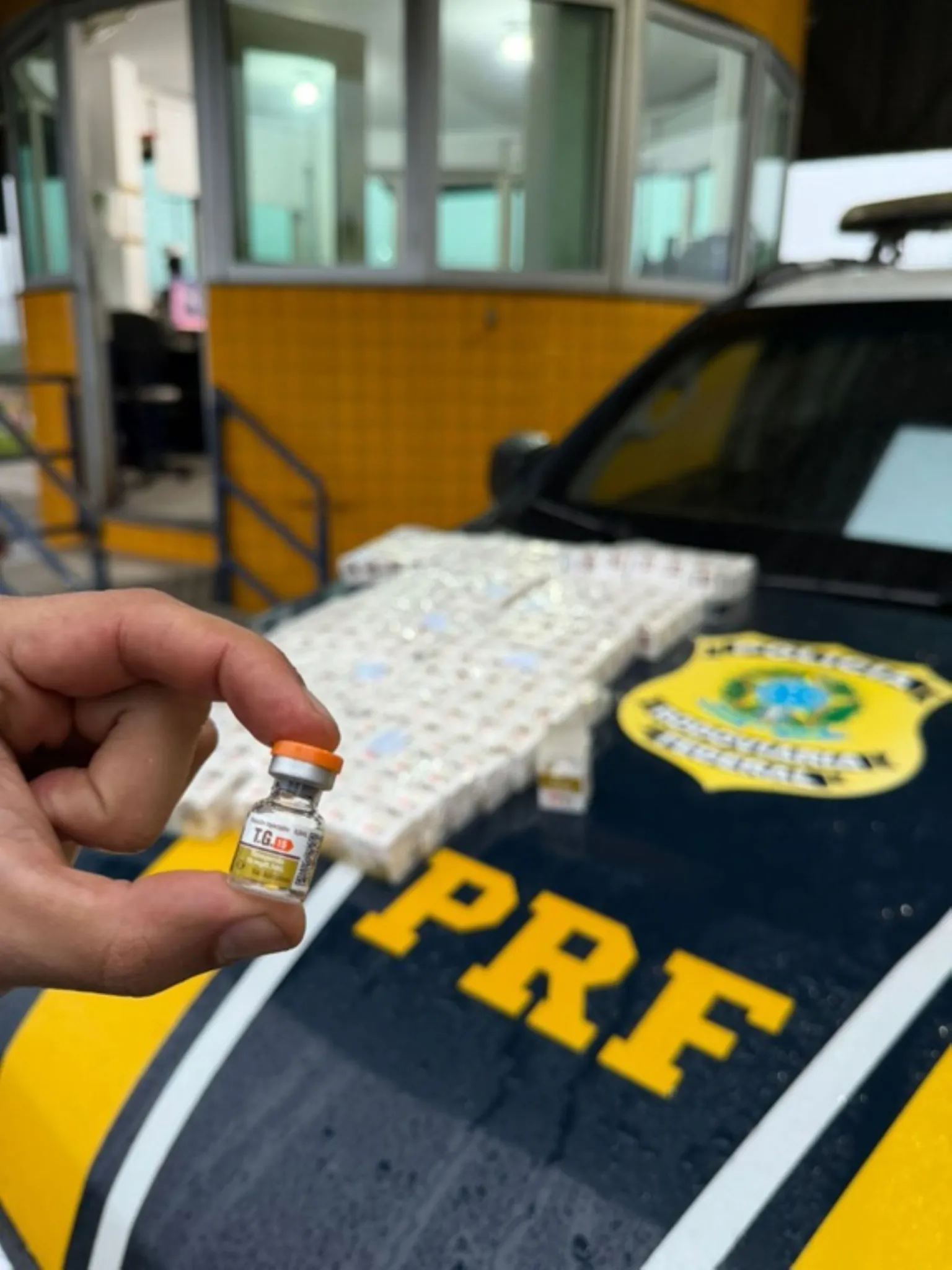 Medicamentos irregulares que seriam entregues no Rio são apreendidos pela PRF