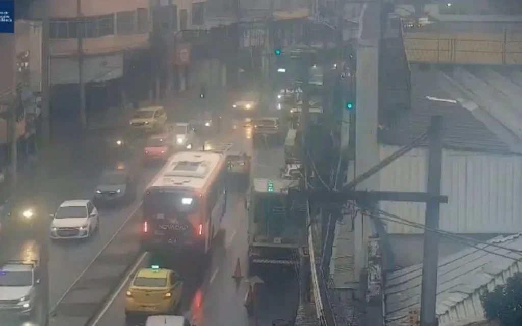 Avenida Dom Hélder Câmara interditada