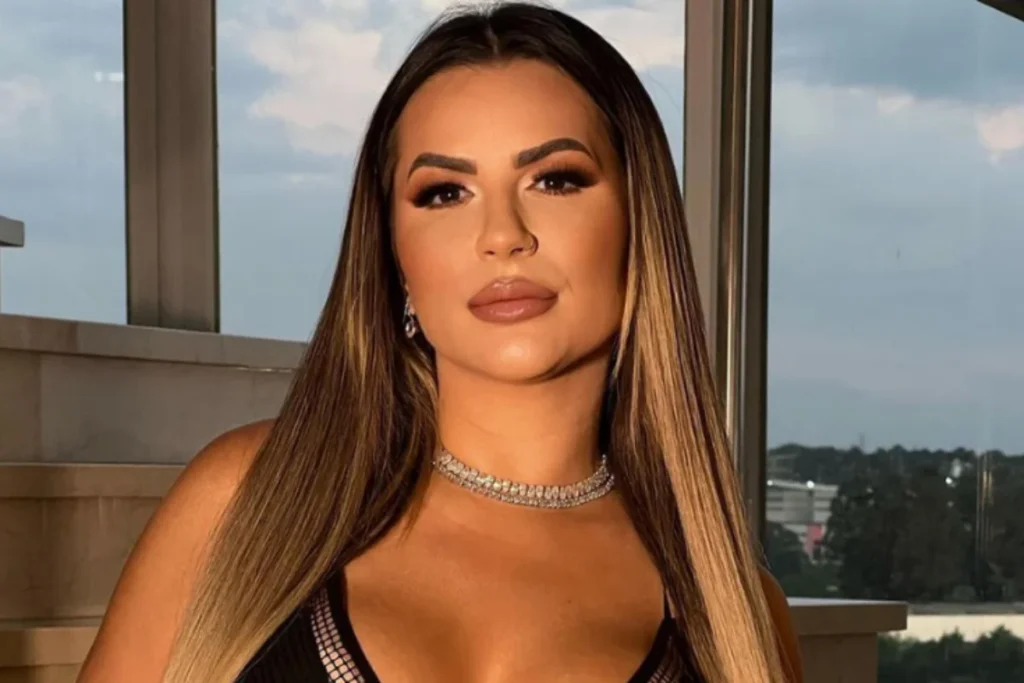 Deolane Bezerra