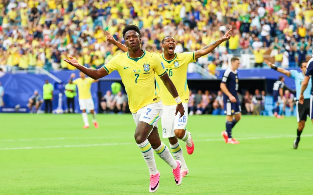 Vini Jr. Brilha com Dois Gols