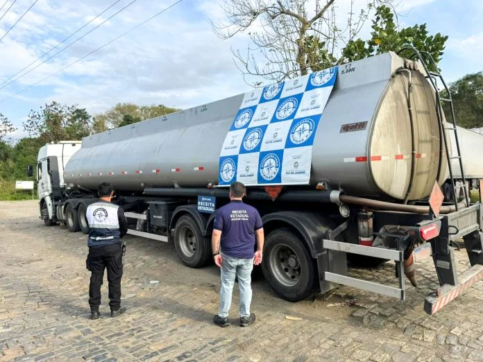 25 mil litros de etanol apreendidos em Bangu