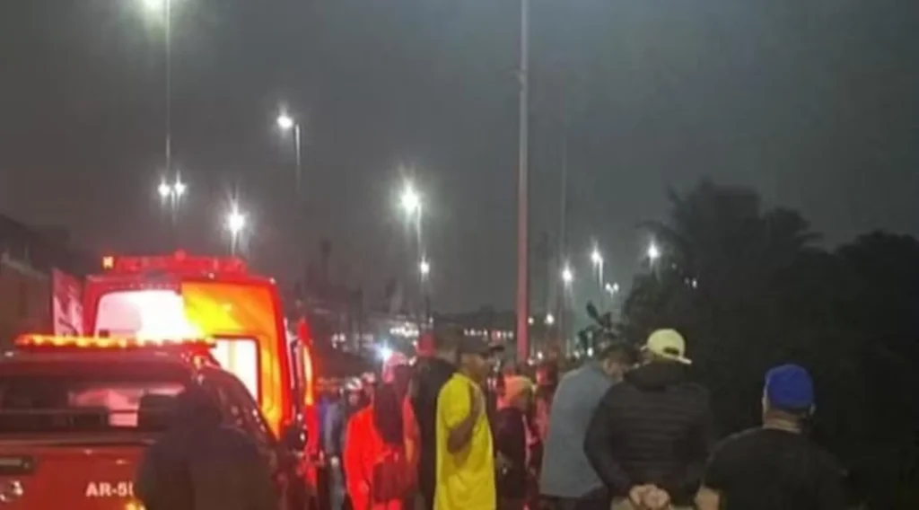 Carro despenca do Viaduto da Joatinga na Barra da Tijuca