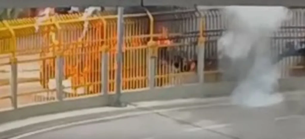 Ônibus pega fogo em Madureira