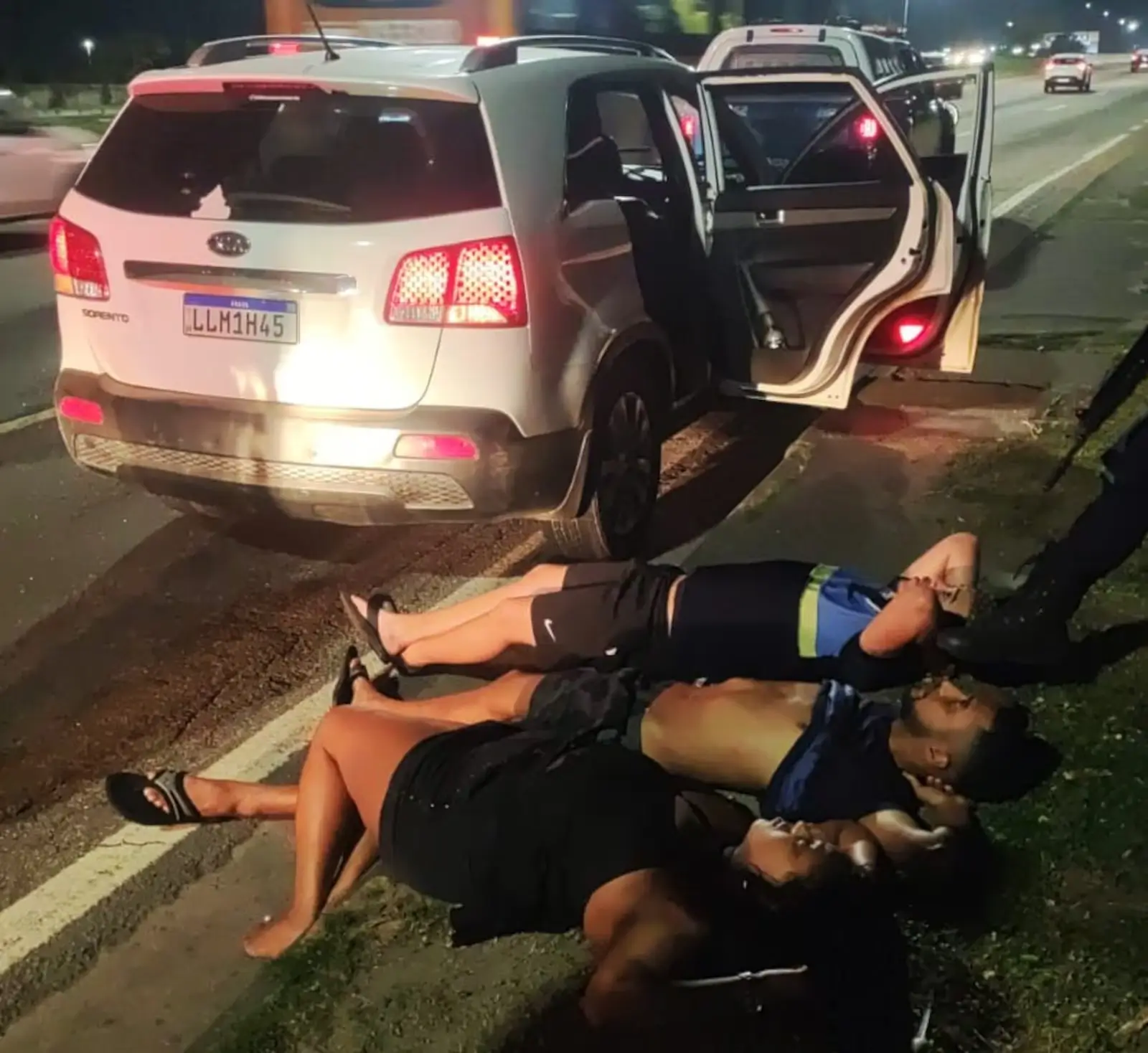 Carro furtado na Avenida Brasil