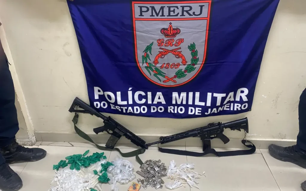 Fuzis são apreendidos em Belford Roxo