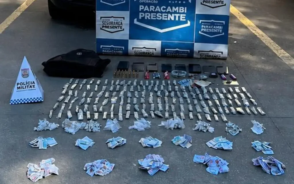 Material apreendido pela Polícia Militar em Paracambi