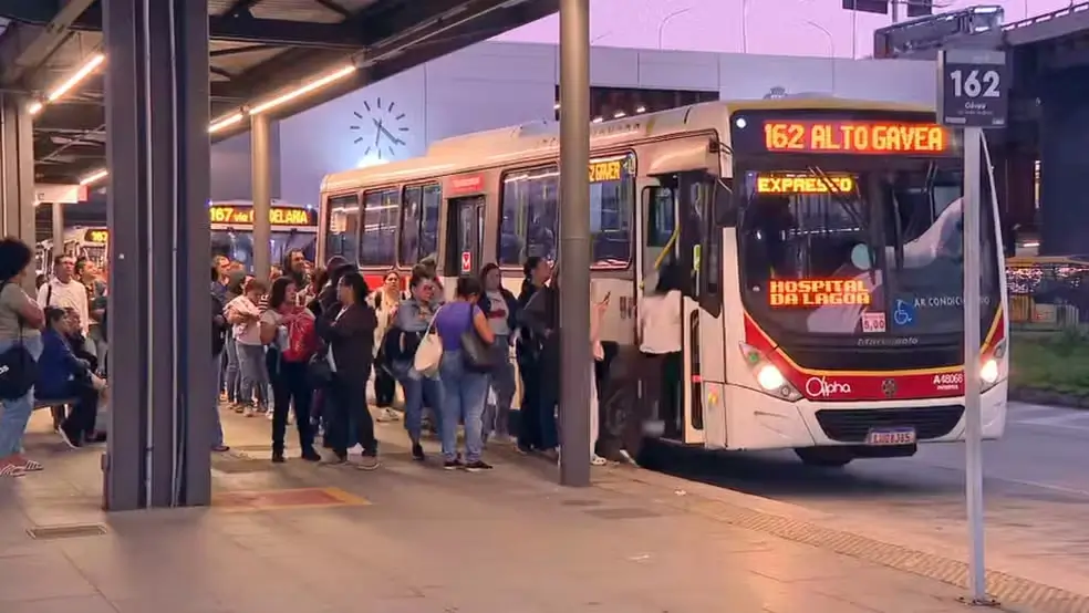 Ônibus no Terminal Gentileza