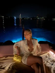 Virginia Fonseca posta foto de biquíni 