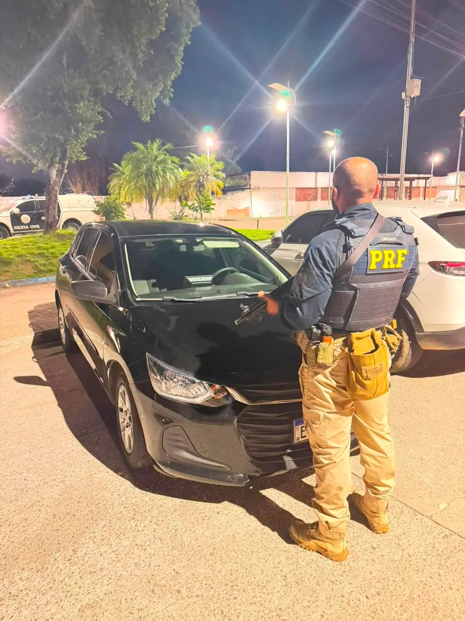 PRF recupera carro roubado