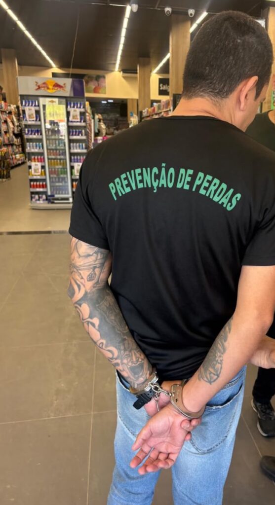 Condenado por tráfico internacional de drogas é preso trabalhando em supermercado de Maricá