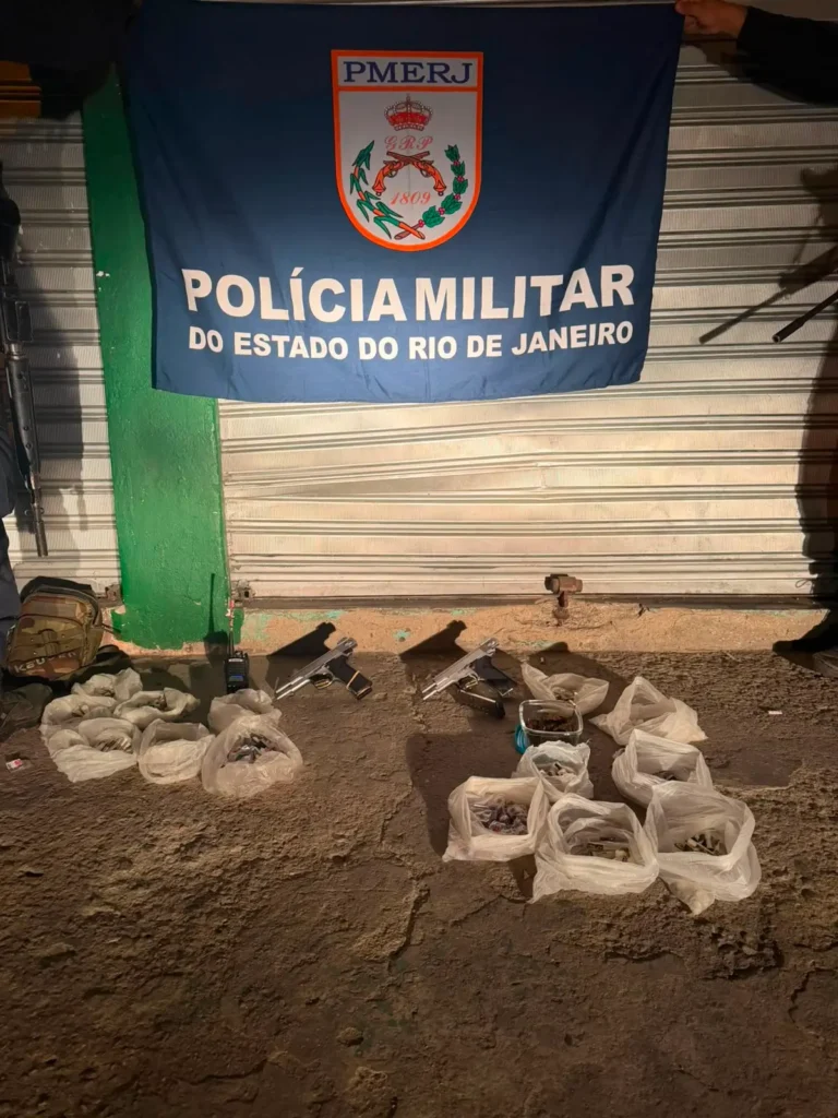 GAT do 7°BPM retira seis criminosos e duas armas das ruas