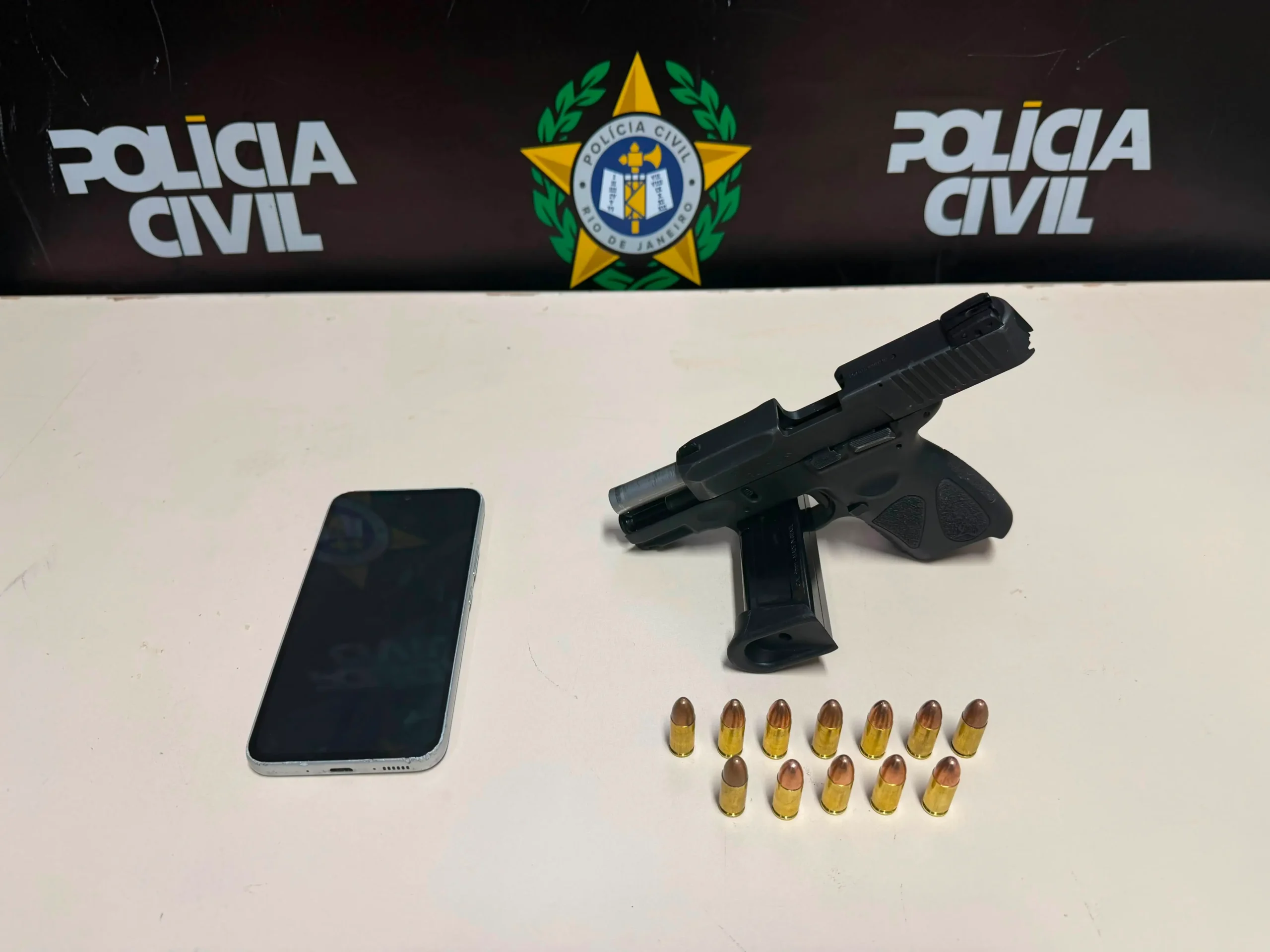 Policiais da 38ª DP prendem homem armado que atuava como "soldado" do tráfico em Cordovil