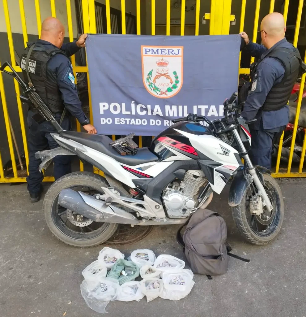 Policiais do 7ºBPM prendem homem com pistola, drogas e moto em Santa Luzia