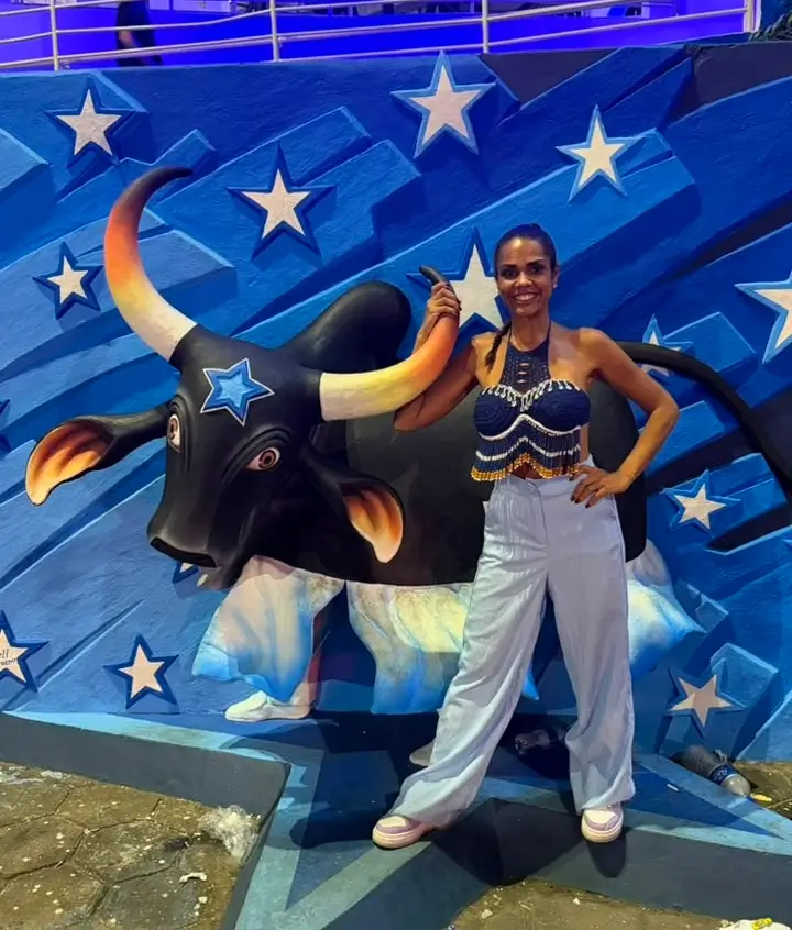 Nathalia Brito celebra estreia no Festival de Parintins