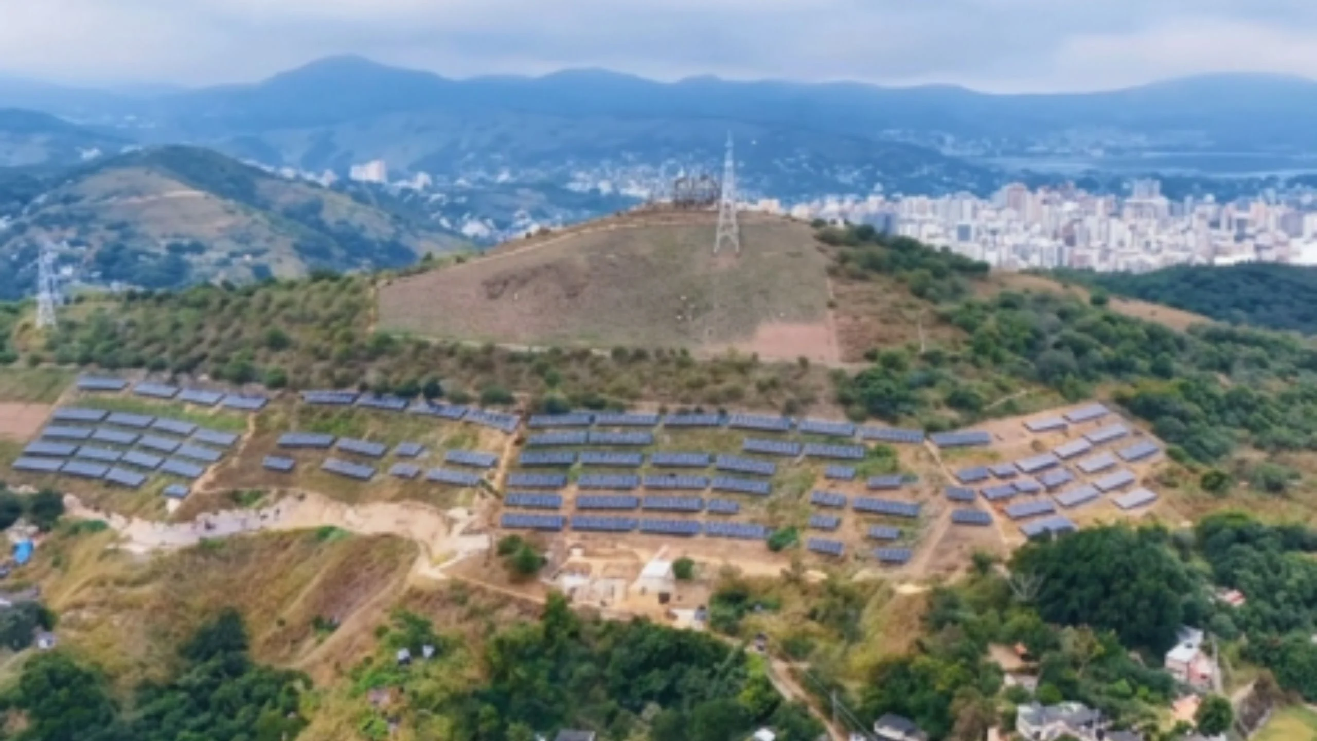 Parque Solar em Comunidade de Niterói