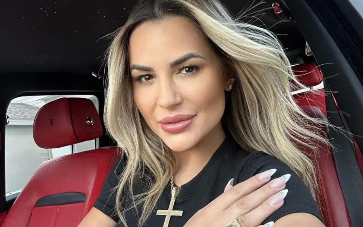 Deolane Bezerra
