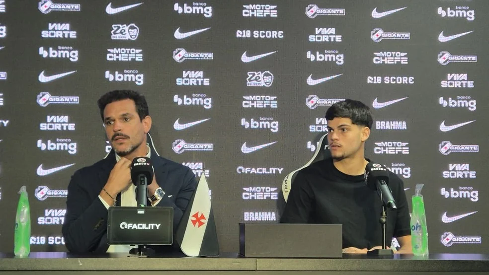 Paulinho é apresentado no Vasco